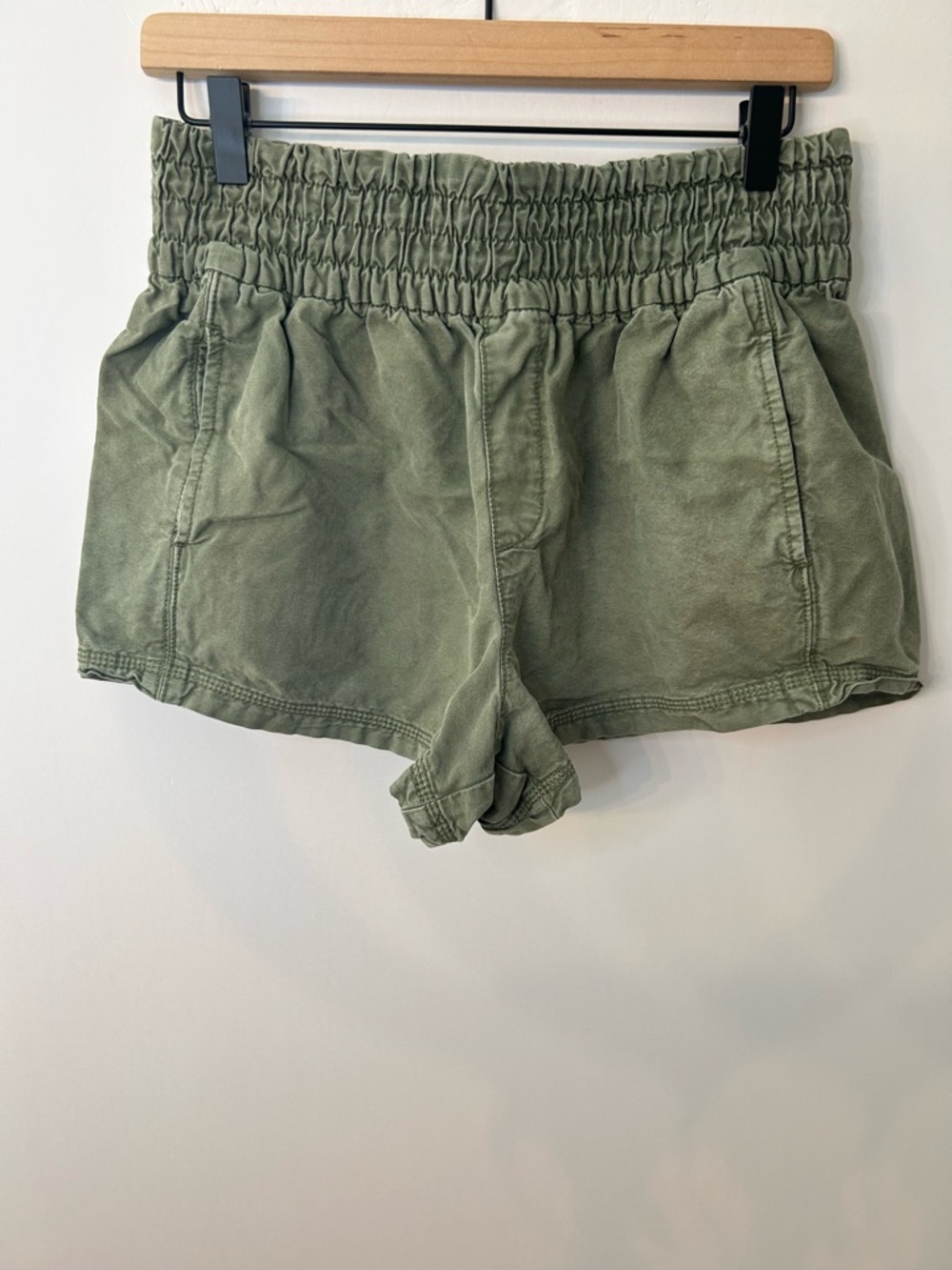 Aerie Women’s Babewatch High Waisted Pull On Shorts in Olive Fun, Size Medium - Picture 5 of 9